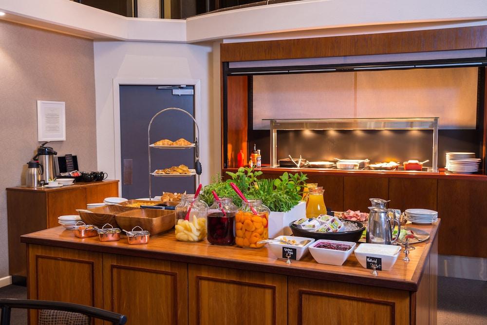 West Plaza Hotel Wellington Bagian luar foto