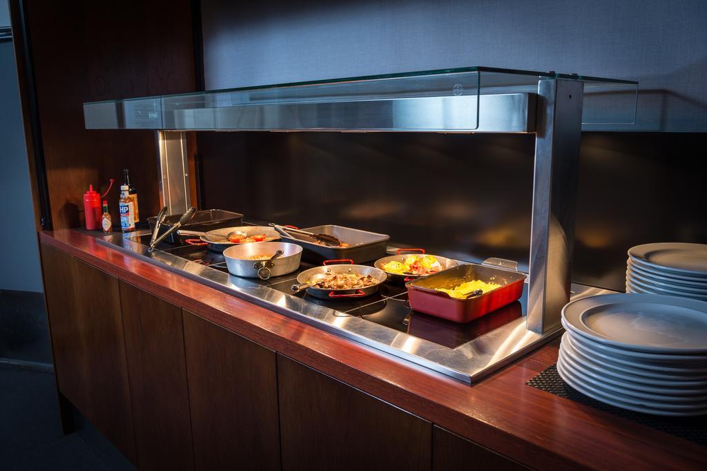 West Plaza Hotel Wellington Bagian luar foto