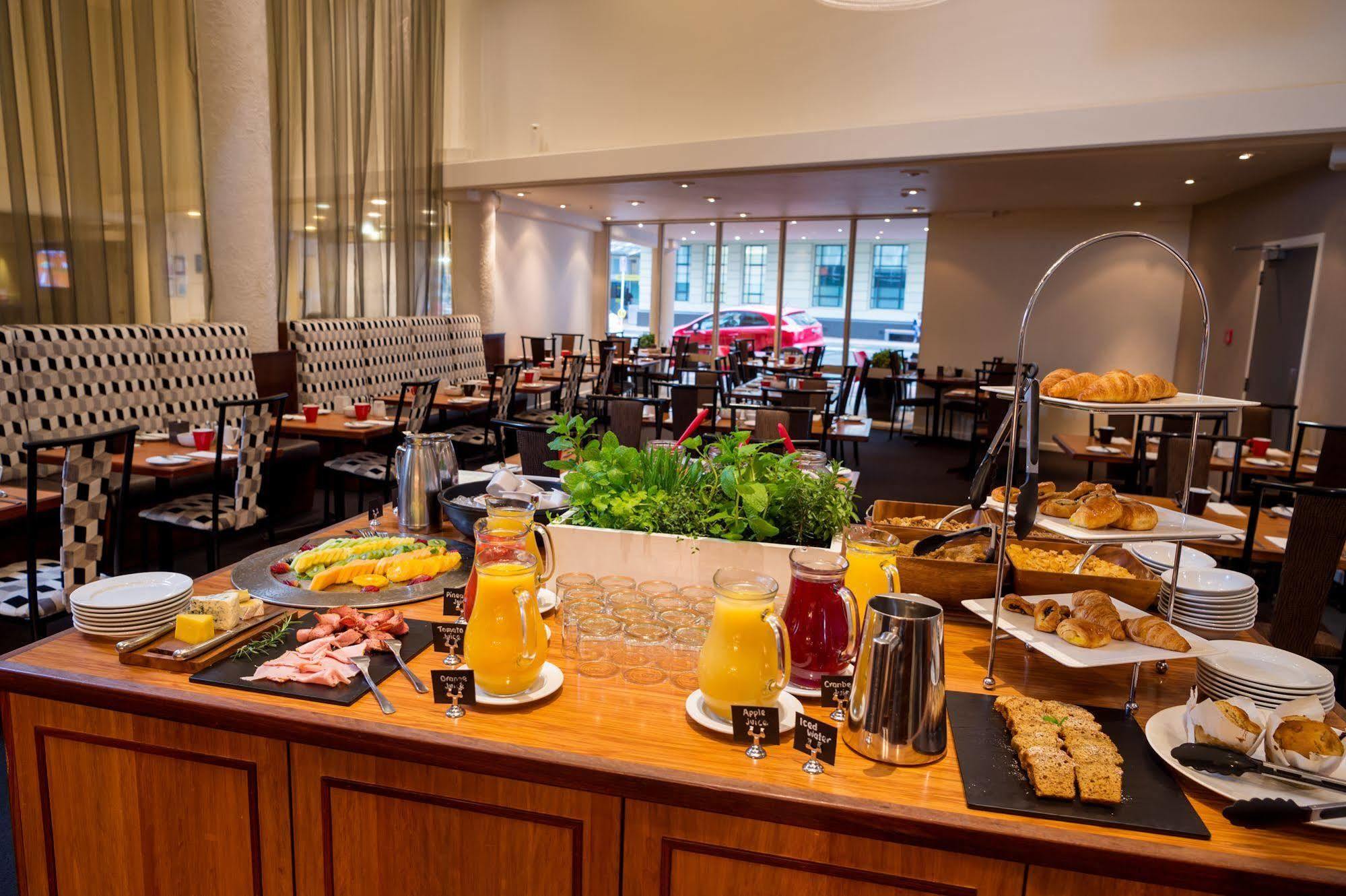 West Plaza Hotel Wellington Bagian luar foto